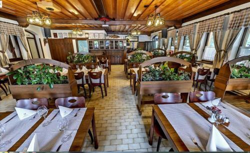 Hotel Tripi?, Restaurant And Pizzeria
