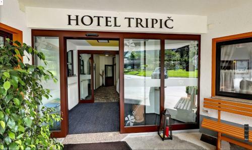 Hotel Tripi?, Restaurant And Pizzeria