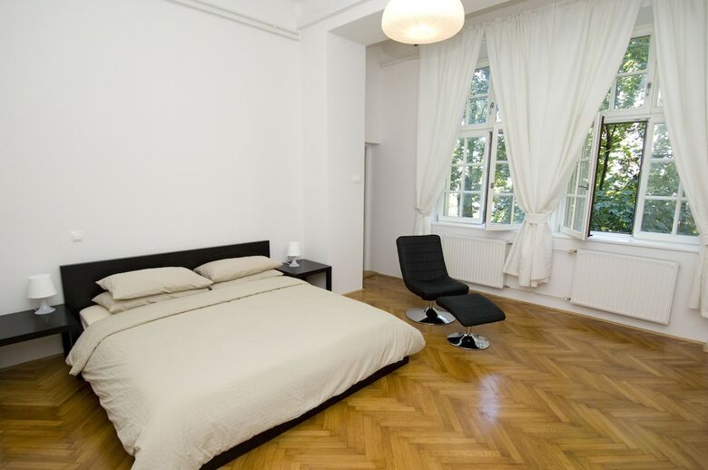 Hostal Galeria Rooms