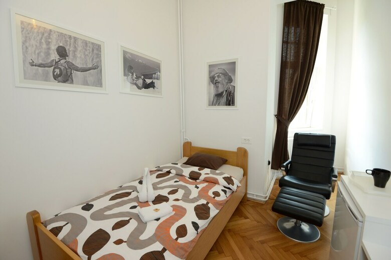 Hostal Galeria Rooms