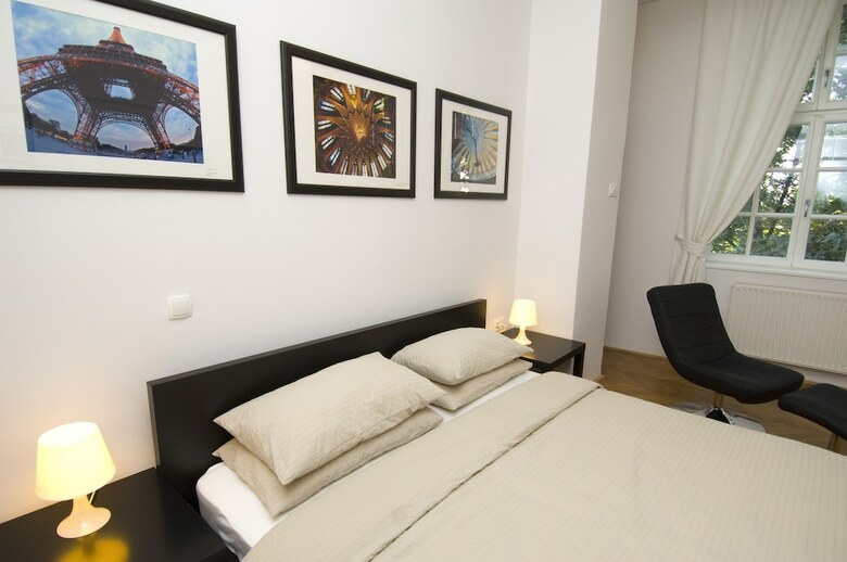 Hostal Galeria Rooms