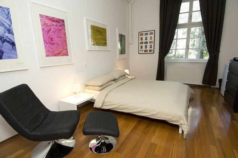 Hostal Galeria Rooms