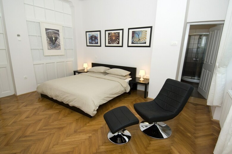 Hostal Galeria Rooms
