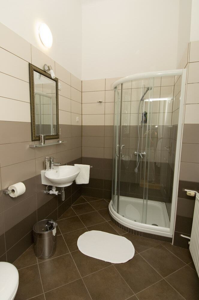 Hostal Galeria Rooms