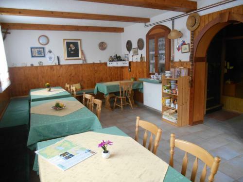 Hostal Apartments & Rooms Preseren