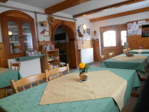 Hostal Apartments & Rooms Preseren