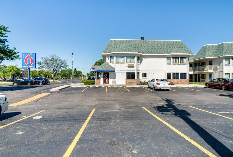 Hotel Motel 6 Chicago Schiller Park