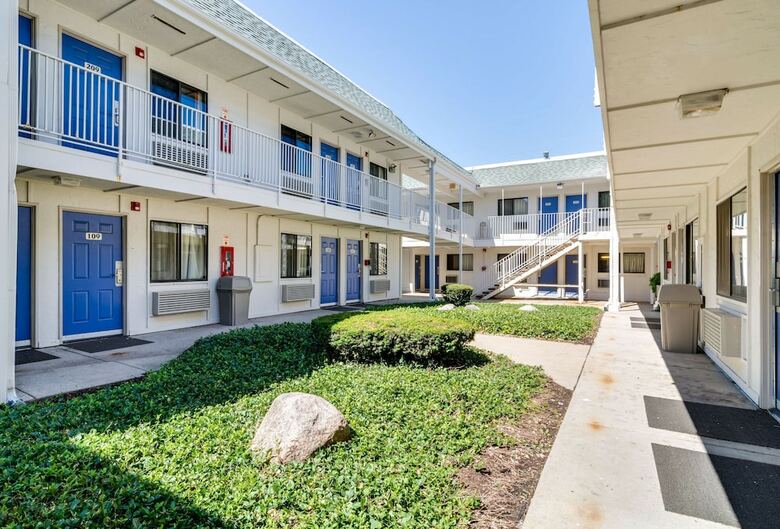 Hotel Motel 6 Chicago Schiller Park