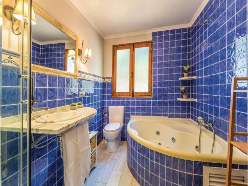 Ten-bedroom Holiday Home In Alcanar Platja