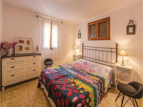 Ten-bedroom Holiday Home In Alcanar Platja