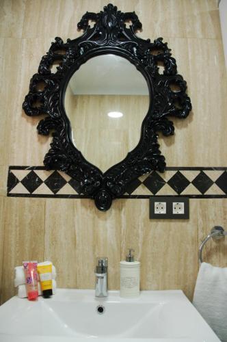 Corral Del Conde Luxury Apartment