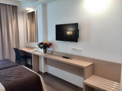 Hostal La Cig�e�a