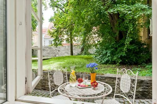 Old Town Central Apartment