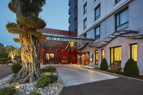 Kyriad Prestige Lyon Est - Saint Priest Eurexpo Hotel And Spa
