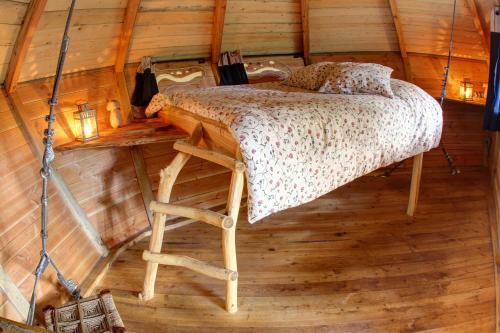 Bed & Breakfast Insolite Dans Les Arbres Les Ormes, Epiniac