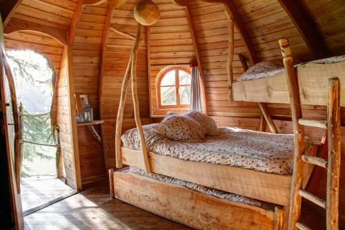 Bed & Breakfast Insolite Dans Les Arbres Les Ormes, Epiniac