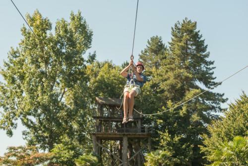 Bed & Breakfast Insolite Dans Les Arbres Les Ormes, Epiniac