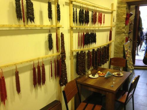 Hostal Kipiani Guest House