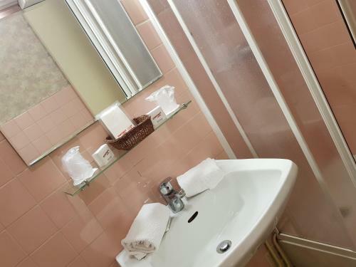 Hotel Christina - Contact Hotel