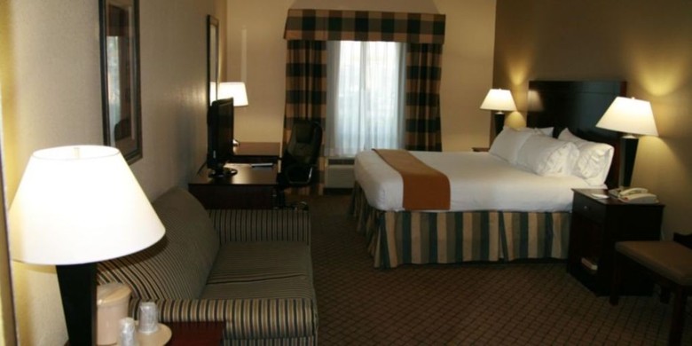 Holiday Inn Express Hotel & Suites San Antonio