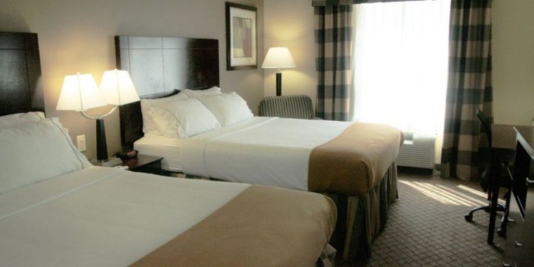 Holiday Inn Express Hotel & Suites San Antonio
