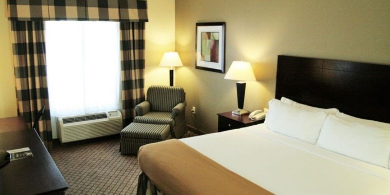 Holiday Inn Express Hotel & Suites San Antonio