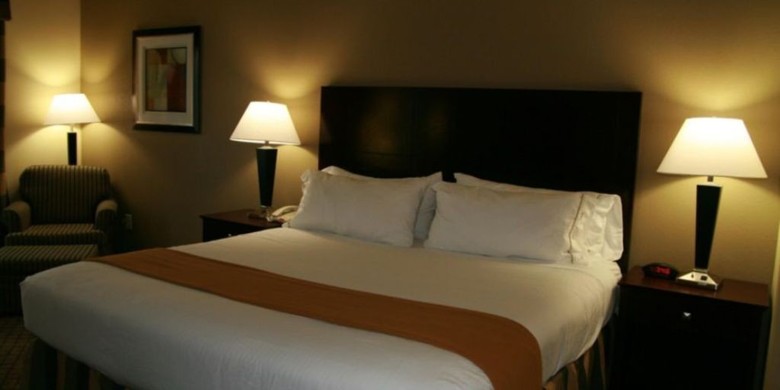 Holiday Inn Express Hotel & Suites San Antonio