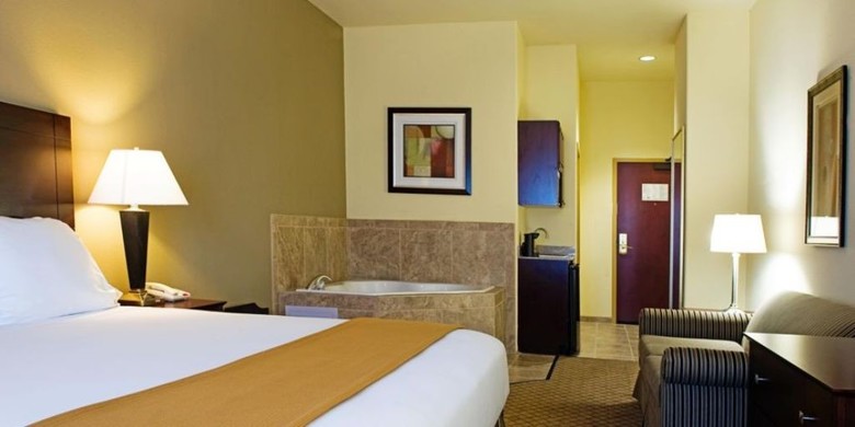 Holiday Inn Express Hotel & Suites San Antonio