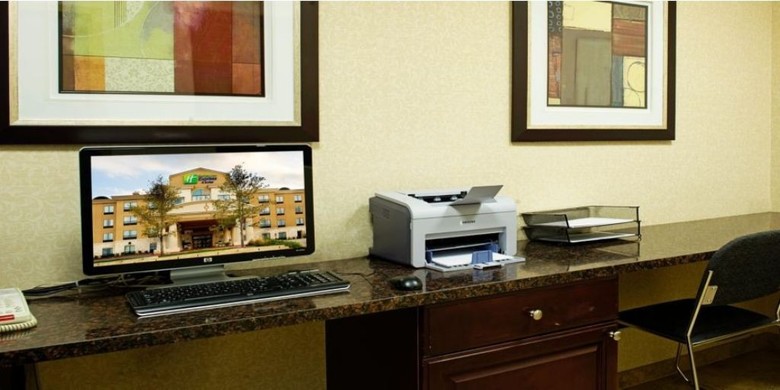 Holiday Inn Express Hotel & Suites San Antonio