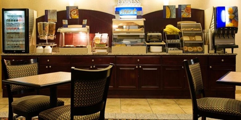 Holiday Inn Express Hotel & Suites San Antonio