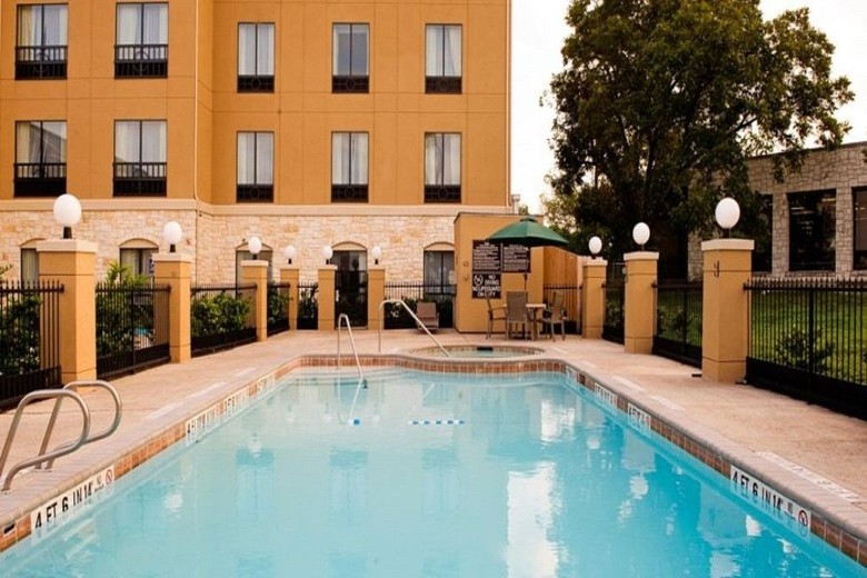 Holiday Inn Express Hotel & Suites San Antonio
