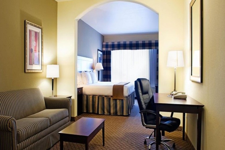 Holiday Inn Express Hotel & Suites San Antonio