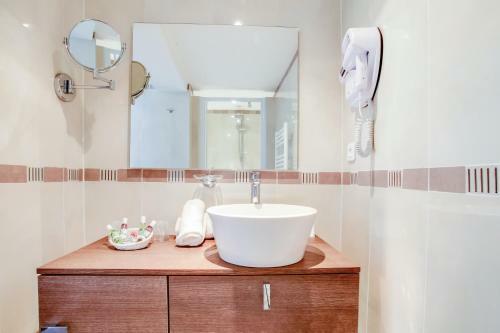 Le Roc E Fiori Hotel - Chc