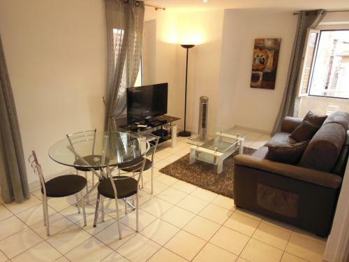 Apartamento Studio & 1 Bedroom Riouffe