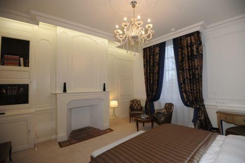 Hotel H�tel Victor Hugo
