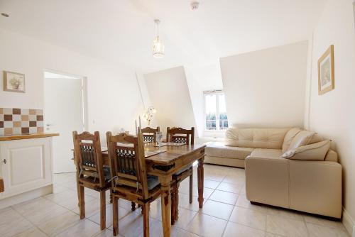 Hostal Ch�teau Du Doux- Holiday Apartments