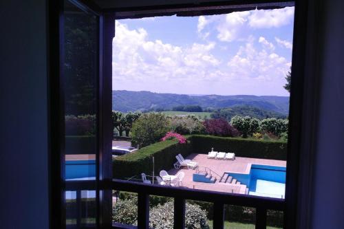 Hostal Ch�teau Du Doux- Holiday Apartments