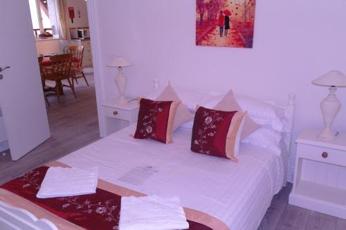 Hostal Ch�teau Du Doux- Holiday Apartments