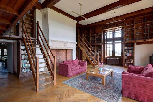 Hostal Ch�teau Du Doux- Holiday Apartments