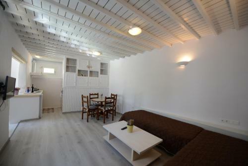 Hostal Andriani's Guest House