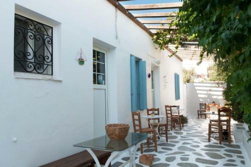 Hostal Andriani's Guest House