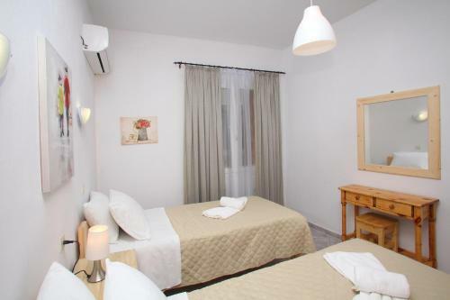 Hostal Marialena Rooms