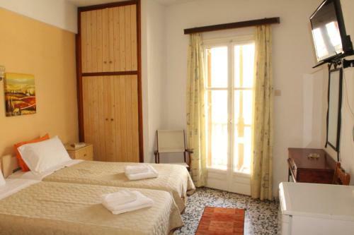 Hostal Marialena Rooms