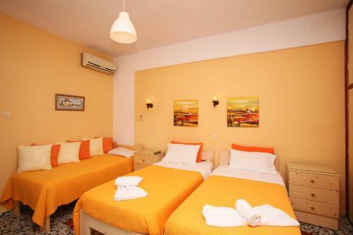 Hostal Marialena Rooms