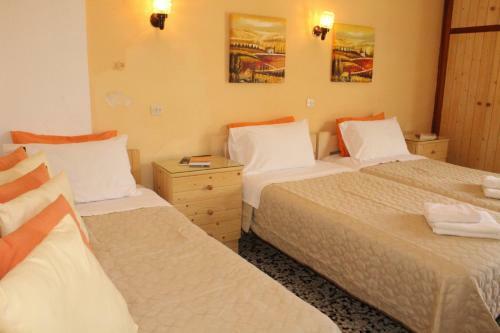 Hostal Marialena Rooms