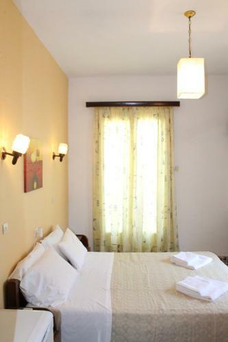 Hostal Marialena Rooms