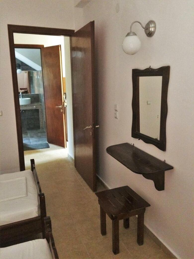 Captains Studios & Apartments