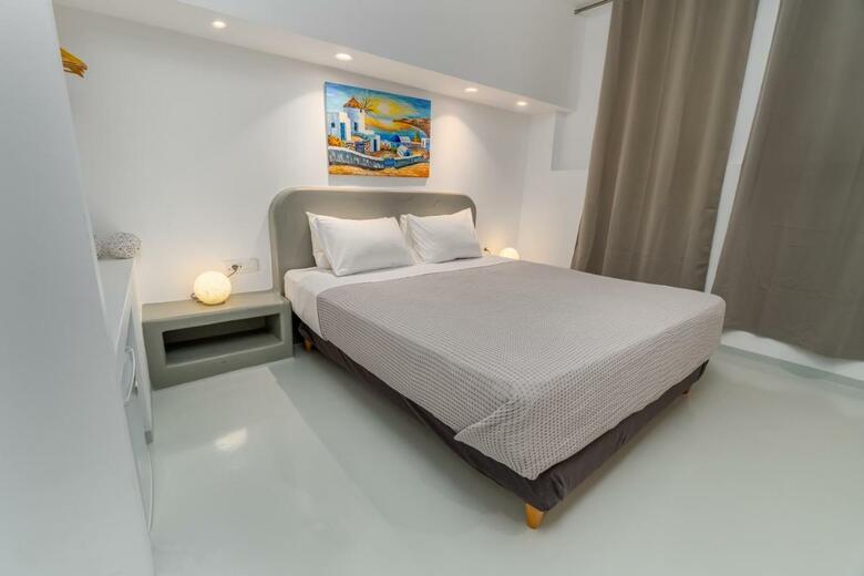 Central Fira Hotel