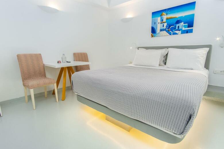 Central Fira Hotel