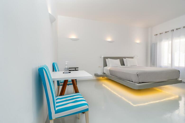 Central Fira Hotel